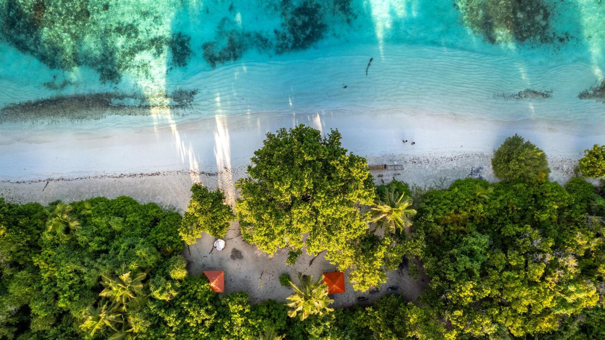Whaleshark Beach Dhigurah  Bagian luar foto